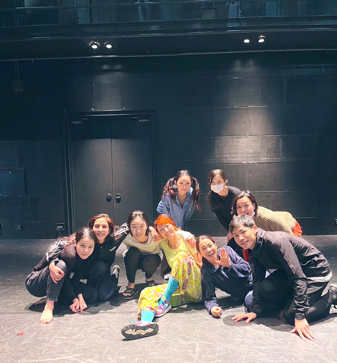 tarafuku8181's tweet photo. #dojowip
チーム『 』
企画者 #サヘルローズ さんの想いを、みんなでカタチにして生み出しました。
目を背けてきてしまったことを改めて学び、いろんな意味で自分を剥き出しにして向き合いました。痛みも伴ったけれど、たくさんの愛も感じたクリエーション。いつか本公演に。 https://t.co/qGzBCkcGPc