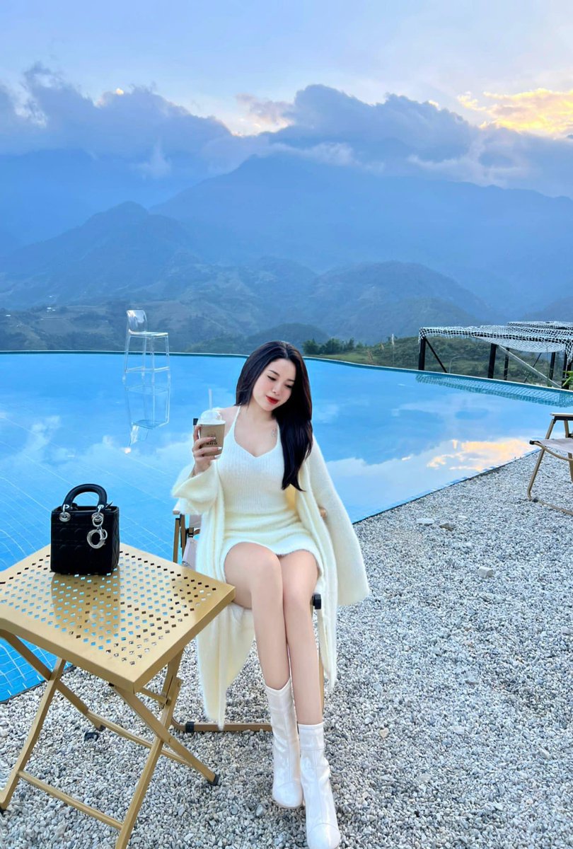 Thuong5678's tweet photo. Một khoẳng trời lặng trong Em 🩷 https://t.co/jmdGPVIVHP