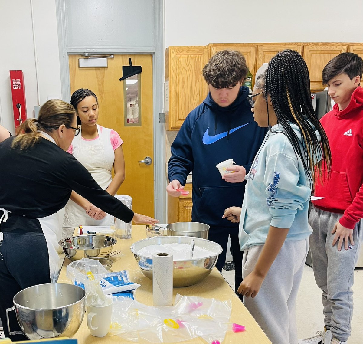 KSD_Curriculum's tweet photo. Excited to dive into gingerbread season in Culinary Arts with @CLattinelli ! Excited for a sweet journey of creativity and deliciousness this season!π π¬ #StayTuned @_khsprincipal #SweetStructures #YuletideYummies #EdibleArt @KeyportSchools β€οΈπ€ https://t.co/fOYQrVDXXu