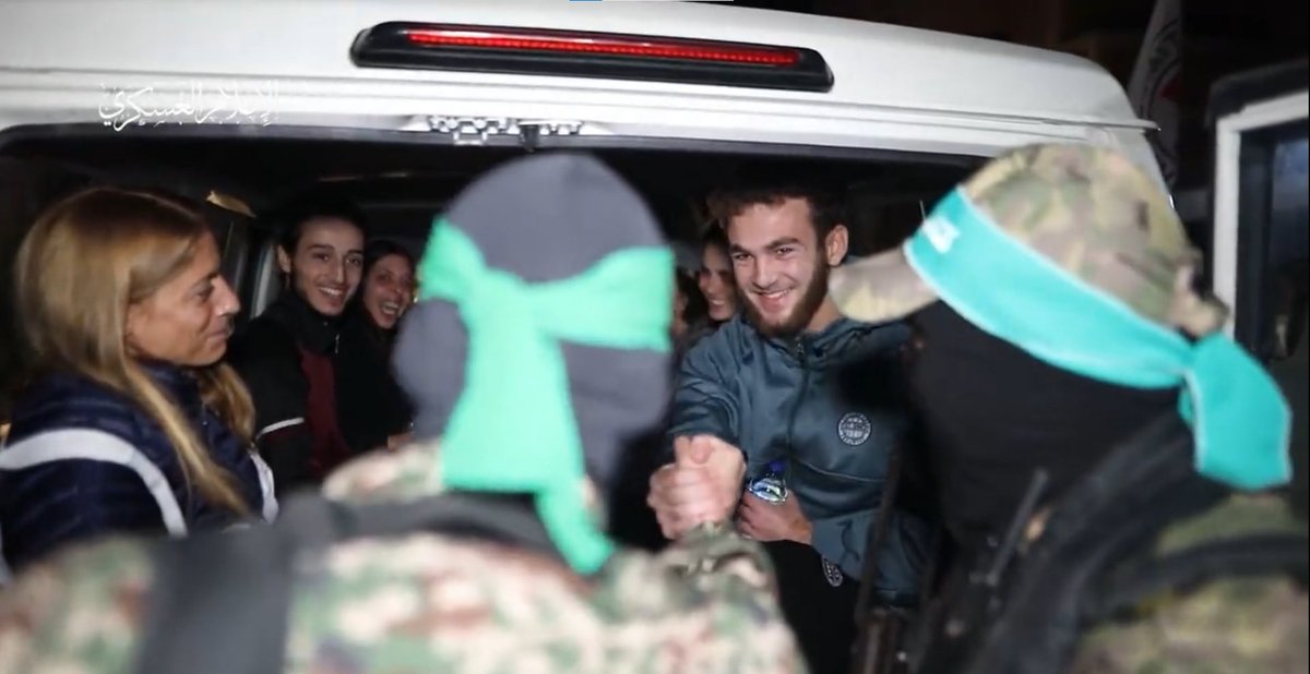 richimedhurst's tweet photo. 6th batch of Israeli hostages released, sharing hugs, jokes and high-fives with the Qassam fighters. https://t.co/z715Ma64n0