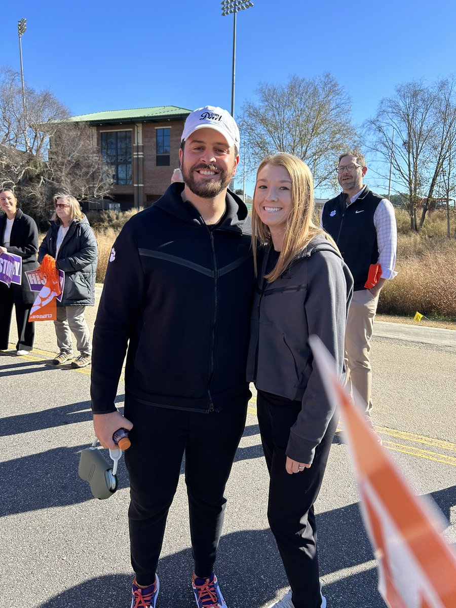 Sending the <a href="/clemsonwsoccer/">Clemson Women's Soccer</a> team off in style to the #CollegeCup! Wishing the best to our staff AT <a href="/GregCrisafulli/">Gregory Crisafulli</a> and our immersion student Hannah as they provide the team with the highest level of care this weekend! 💜🧡 <a href="/SCATCs/">SCATA</a> <a href="/NCAASoccer/">NCAA Soccer</a> #athletictraining