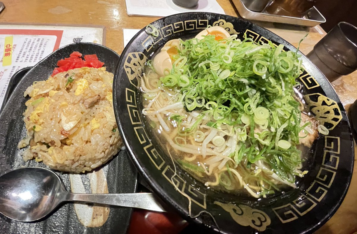 YTcompny369's tweet image. 昨日は梶くんがいる
姫路のチームKALAに
練習に行ってきました🚗³₃
前々から行きたいとダダこねて初の練習参加🤗
以前大会でお会いした方もいたり
森くんや西山くんもいて嬉しかった〜！
みんなありがとう！楽しかったよ😉
名物八角ラーメン食べてかえりました😎
 #KALA
 #ラージボール
 #また来ます