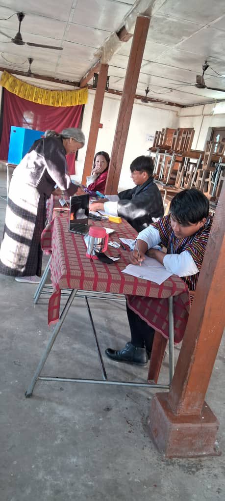 uchewang's tweet photo. First voter at SJ https://t.co/1FZwRjUWZJ