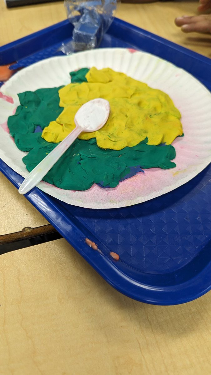 J_Vazquez_3's tweet photo. Rapid changes - volcano experiment #rapidchanges #scienceisfun #kidslovescience @Horn_Dream_Big @HornBeyondBooks @Horn_STEM https://t.co/3SLKrRVPnk