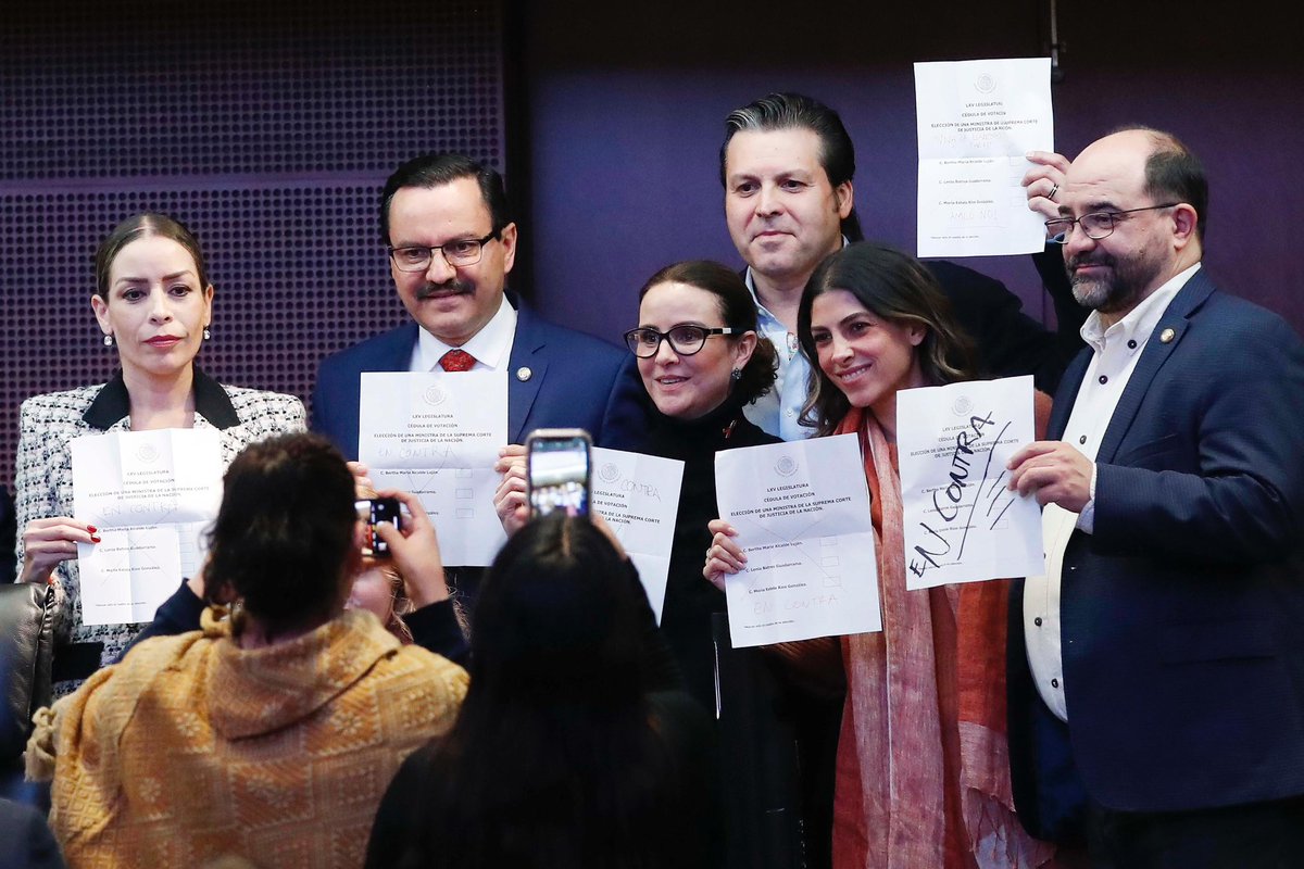sylbeltrones's tweet photo. Hoy manifesté el voto de mi grupo parlamentario @SenadoPRI,  en contra de la terna para ocupar el cargo de ministra. La @SCJN debe ser un bastión de imparcialidad y justicia, no un espacio para la representación política o el activismo partidista. https://t.co/tjrLxQx6Rz