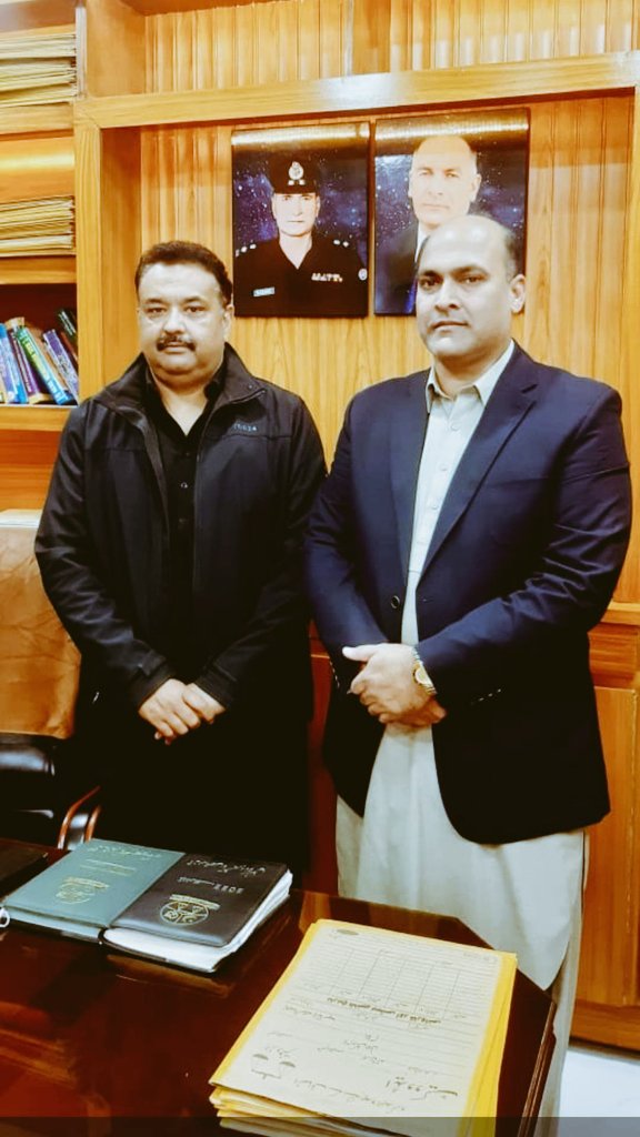 AdvShahidRashid's tweet photo. الحمداللہ
#رشید_لا_چمبر_جوڈیشل_کمپلیکس_برنالہ
#محترم راجہ عامر شہزاد نوابی صاحب (S.S.P) آذاد جموں وکشمیر ملاقات کیلئے تشریف لائے اور میرے لیے نیک خواہشات کا اظہار کیا, آپ کی تشریف آوری کا بہت شکریہ ❤️
#RajaShahidRashid |#AdvocateHighCourtAjk
#MembersBarAssociation https://t.co/Xt82xKbPEK
