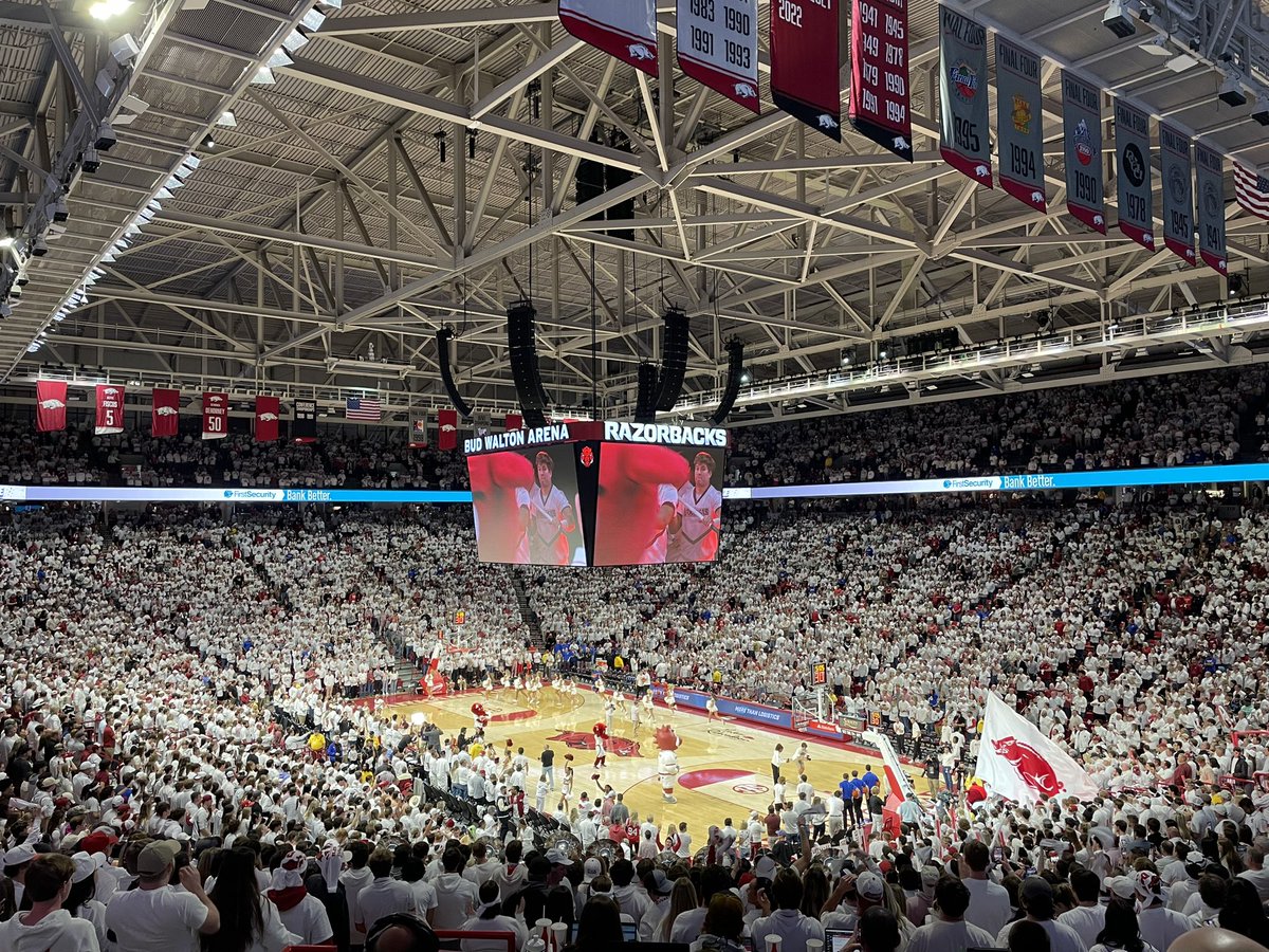 TyeTheGolfGuy's tweet photo. Bud
Walton
Arena https://t.co/k4sxfvnRTr