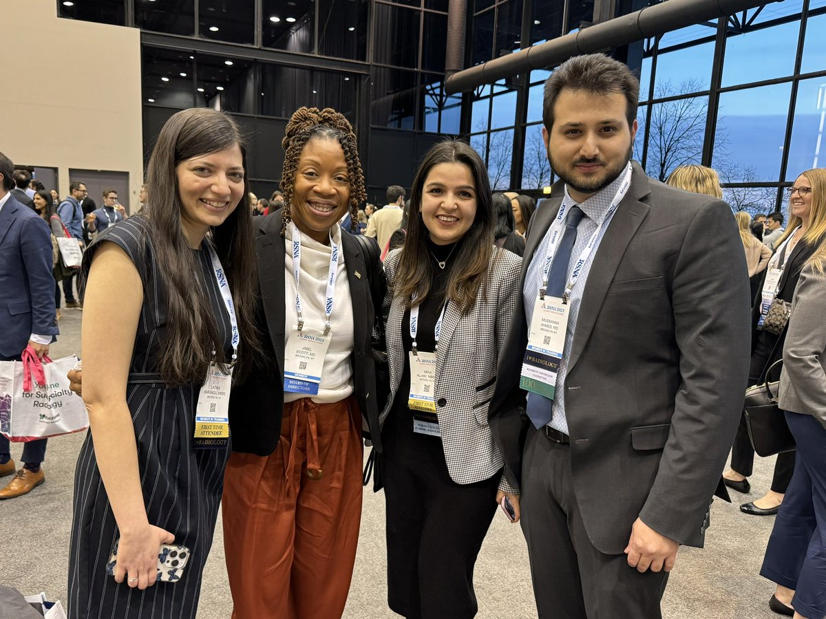 At the #RSNA2023 Resident Reception with @docJAScott, Chief Quality Officer at our affiliate teaching site @KingsCountyHosp, and member of the @RSNA Board of Directors. Thank you for your mentorship and pearls of wisdom✨ #RSNA2023 #Radres @sunydownstate @KingsCountyHosp