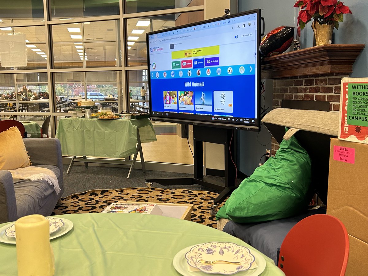 Desserts and Databases with ⁦@stipesstallions⁩ ⁦@stipeslibrary⁩ ⁦@IrvingLibraries⁩ #StallionStrong