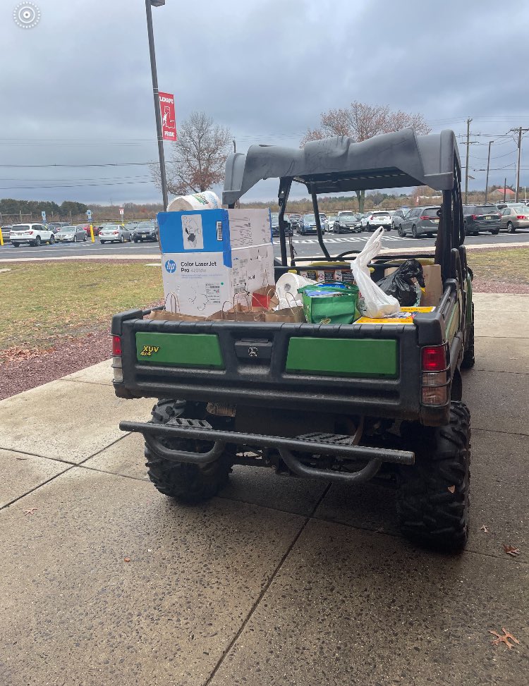 For our annual community service effort, we collected multiple canned meals and hygiene supplies as donations to those in need.  Thank you to all who contributed!! ☺️☺️ #communityservice
#DECA