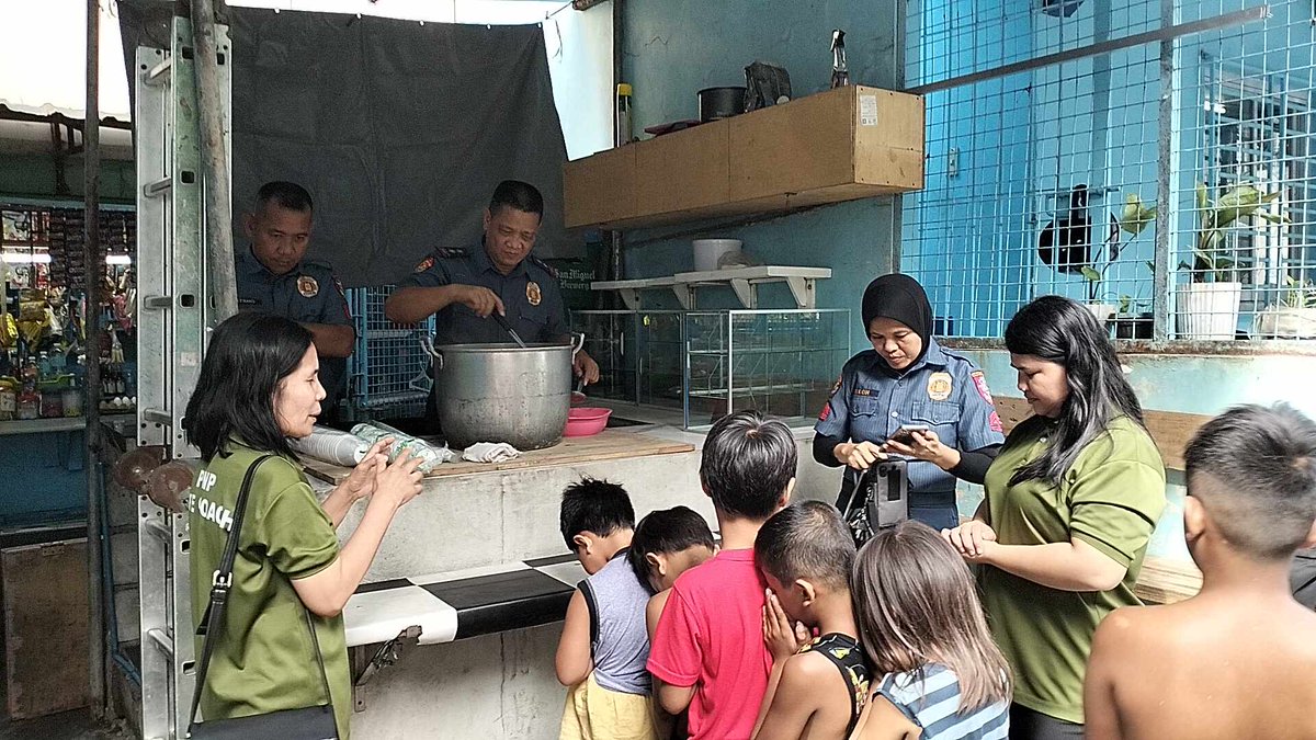 ps3_ireport's tweet photo. EASTERN POLICE DISTRICT
Mandaluyong CPS

Community Outreach Program  thru FEEDING Program in relation to NATIONAL CHILDREN’s Month and 160th Birth Anniversary of Bonifacio Day

On November 30, 2023, at about 9:00AM onwards, personnel of this Substation led by  PCPT AMANTE https://t.co/umaJ3Wna2k