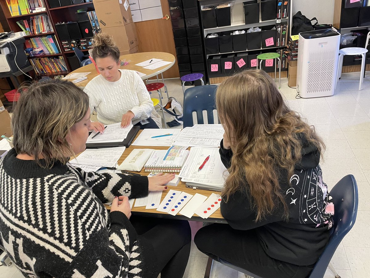 The <a href="/RiversideFCPS/">RiversideES</a> 2nd grade teachers spent the day in a labsite learning, planning, &amp; facilitating small group instruction based around AVMR data and resources. Their vulnerability, engagement, &amp; intentionality was inspiring! @msjolevski <a href="/CassidyDteach/">Cassidy Dawson</a> are a rockstar EMRT team!