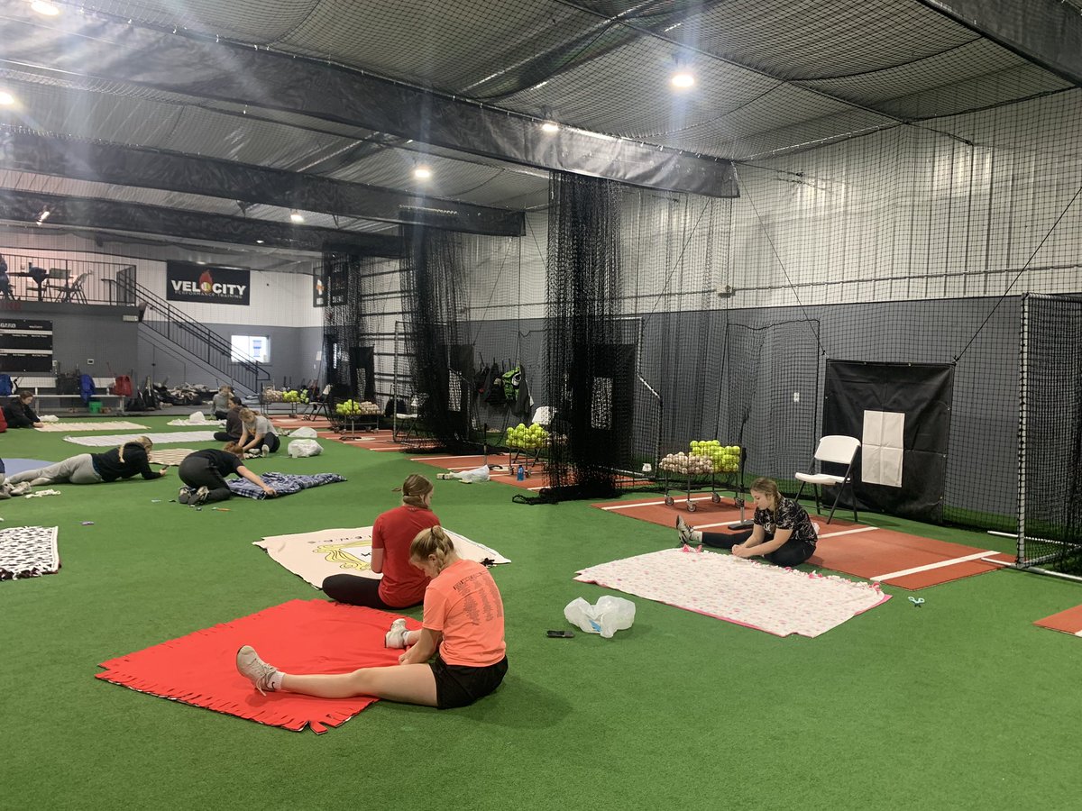 Velo_Softball's tweet photo. This past Sunday our 16u Green Bay girls had a fun practice that finished with crafting tie blankets. They chose to do this as their monthly community service project!!🤩 Below are some video clips of the girls and where they plan to donate their blankets😇
#trainwithvelocity https://t.co/DUKszOPXJo