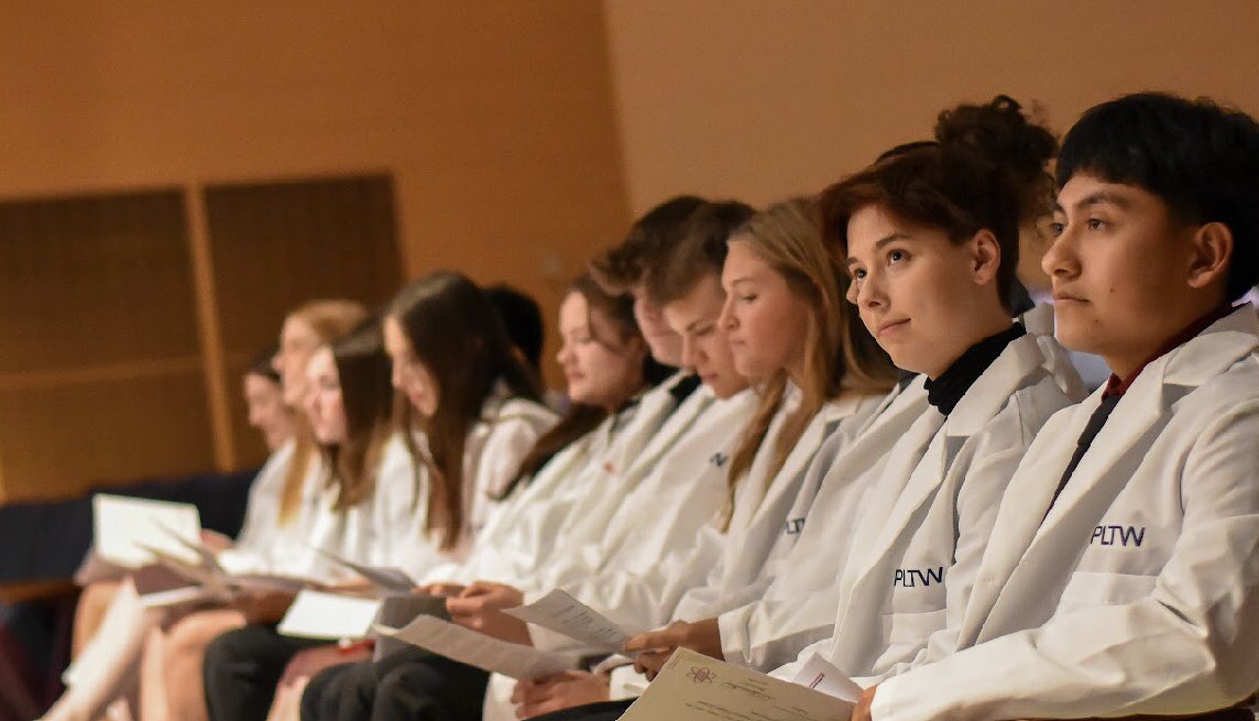 MrsPowellCCHS's tweet photo. Medical Interventions Class of 2024 White Coat Ceremony at Campbell County High School. What an honor to teach such talented students! #CCHSBMS #BiomedRocks #CamelPride https://t.co/GeAYQI9Bmv