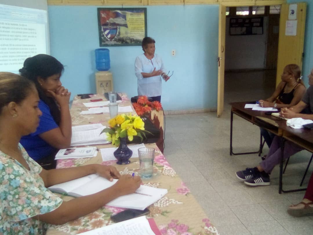 BatistaYaneydis's tweet image. Perfeccionar el #PoderPoder es una tarea de primer orden, y nuestros Presidentes de Consejo Popular van dejando su impronta durante la rendición de cuenta ante el órgano que dirigen. Eso es democracia. #SiempreSantiago