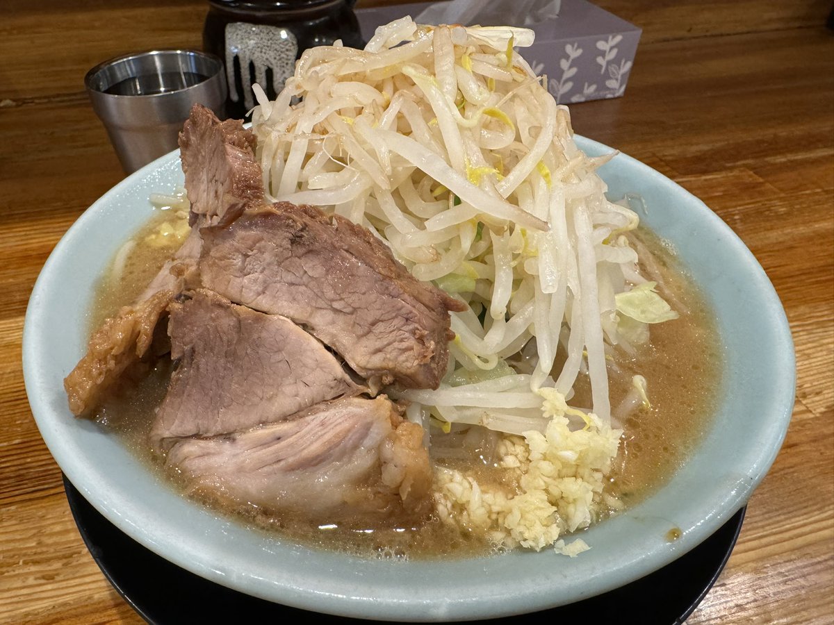 misa_nir's tweet photo. ラーメン盛太郎 神田店
えっ！昔食べたのと全然違う😥
背脂入れますか？って、聞かれたし⁉️

#今日のミサラー https://t.co/bNiyKbezqE