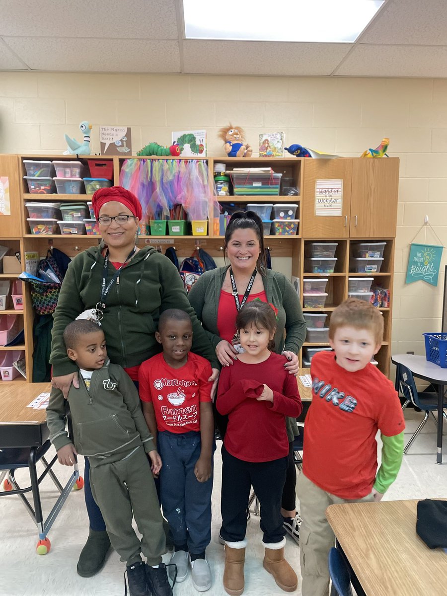 muellerusd259's tweet photo. Red and green Day! #muellers12daysofChristmas https://t.co/bw2r7qaQTf