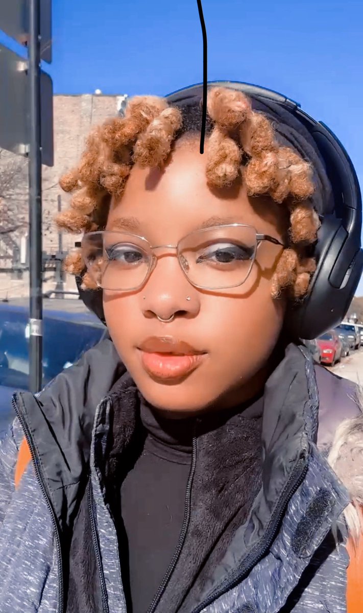 VENUSXMARZ's tweet photo. I’m someone who really benefits from brown eyes, brown skin and blonde locs  🤎🪬✨ https://t.co/k9nvYVqDsH