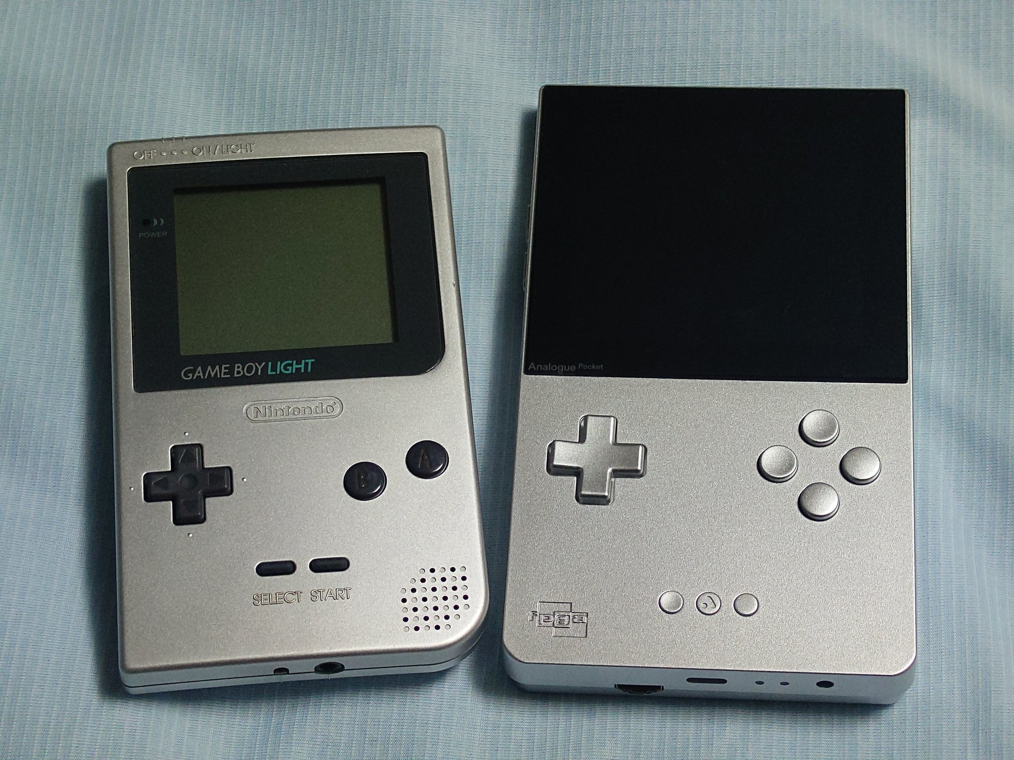 Amazon.co.jp: Analogue Pocket 限定Silver シルバー : おもちゃ