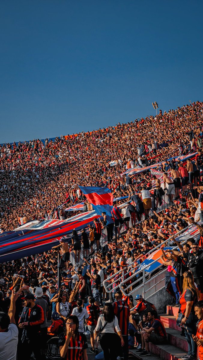Feliz dia del hincha a todos los que compartimos esta pasión que es ser de San Lorenzo 💙❤️