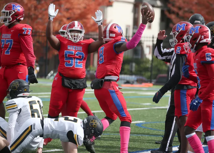 Senior Standouts: Class of 2024

Senior DE Robert Arnold (Monroe HS) had an Record Breaking Season Senior for the Red Jackets!! He led NYS in SACKS‼
🔴2023: 72 Tackles, 19 Sacks, 4 FR &amp; 3 FF
🔵Best Game: 12 Tackles, 3 Sacks &amp; a 57 FR for a TD vs Batavia
#NYmade <a href="/FootballJMonroe/">Monroe RedJackets Football</a>