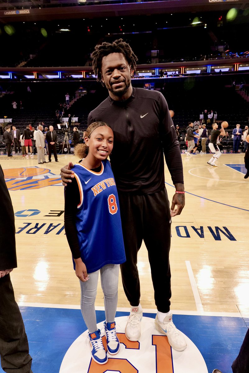 Happy Birthday Julius Randle. Let’s go Knicks 💙🧡 #dj #NYC #knicks #BirthdayCelebration #NewYorkForever #Nike #nikenyc #girldj #djsophiarocks #msg #msgnetwork #knicksfan #nikebasketball #espn #nba