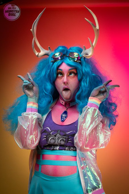 Another shoot done. With super sun performer Bumble Butt! https://t.co/Ak2ruYFgdK