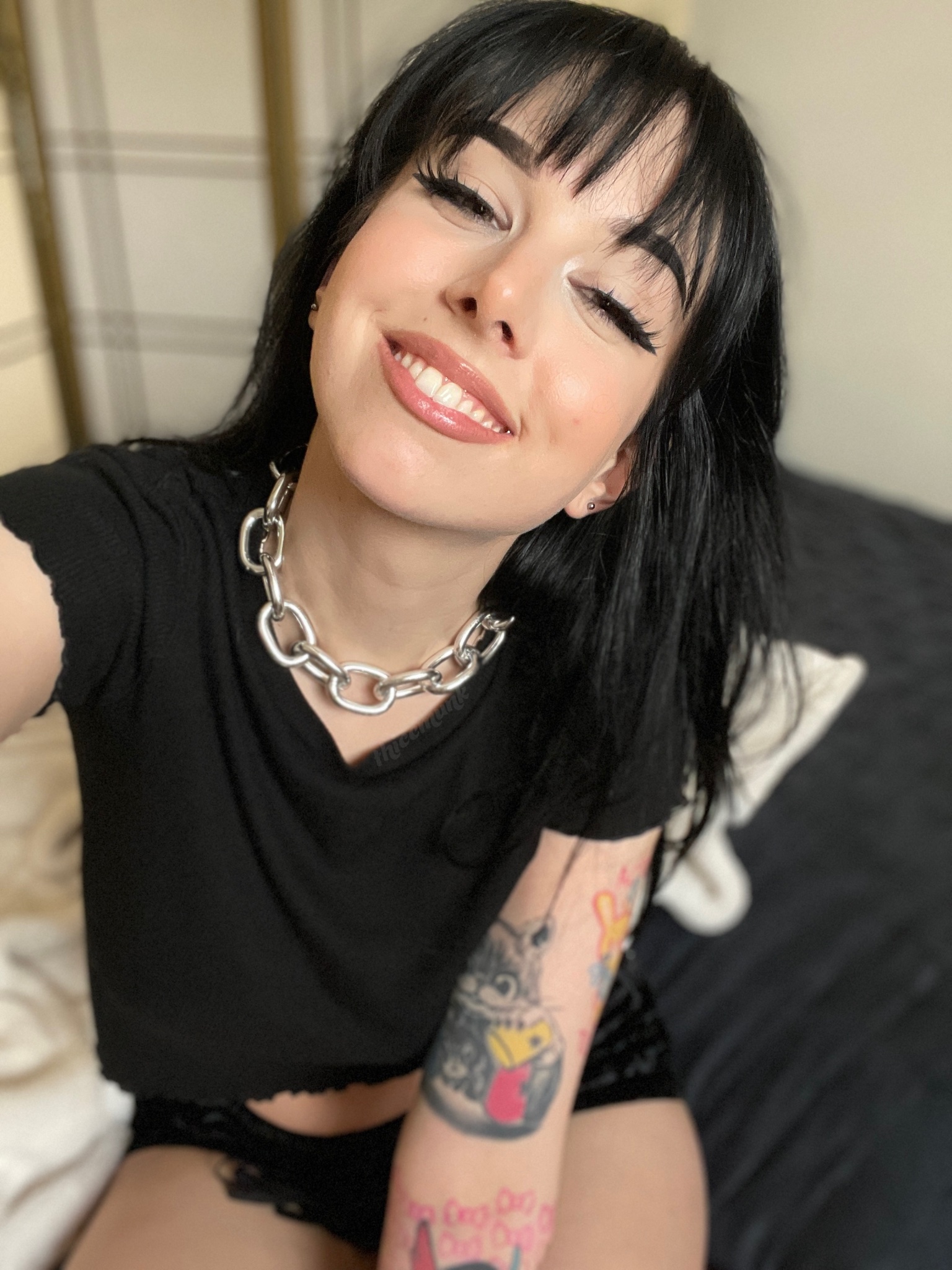 mimi 💝 on X: I CONTAIN Multitudes (earlier i was crying bc of how uglÿ i  felt and now i'm kissing photos of myself) t.coXmmqowGXrk  X