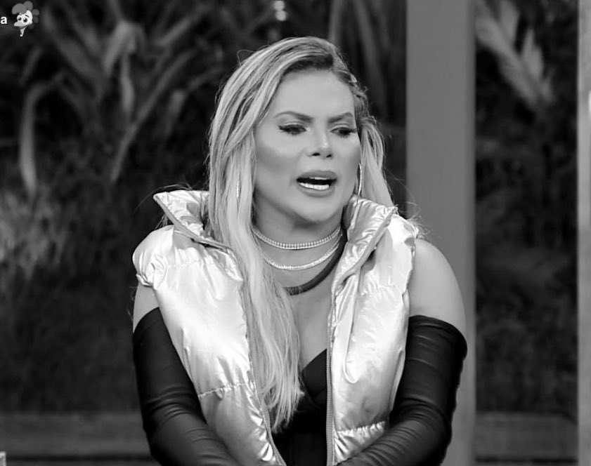 marquesaalbuque's tweet photo. Vocês vão votar pra ela ficar ou pra sair?

#Kally #AFazenda15 #AFazenda #ProvaDoFazendeiro #ProvaDeFogo #viral #TeamKally #TeamRachel https://t.co/jp3vTjOoBU