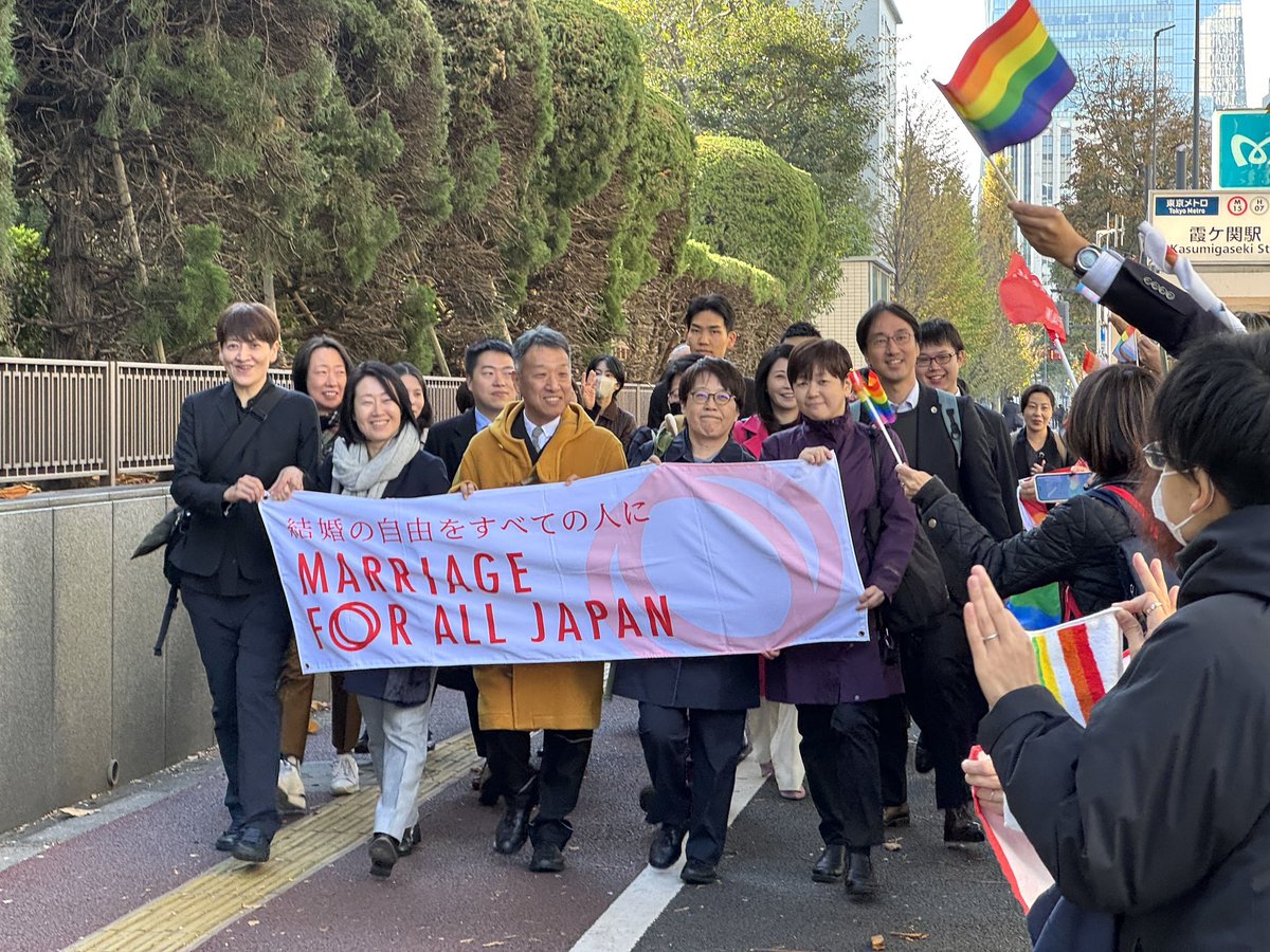 結婚の自由をすべての人に訴訟・東京2次の尋問を傍聴。パートナーと家を借りる際、カモフラージュのために別のアパートを借りた という山縣さん。パートナーシップ制度では差別は「解消されない」。東京一次訴訟の判決で婚姻とは「別制度」の可能性が示唆された点に対して ...