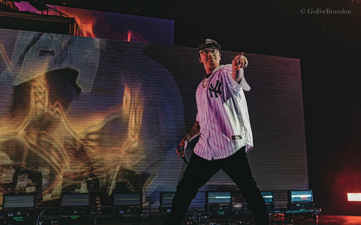 goforitbrandon's tweet photo. My photos that I took of you 2nd to last concert in NYC https://t.co/mORBfcV5MR