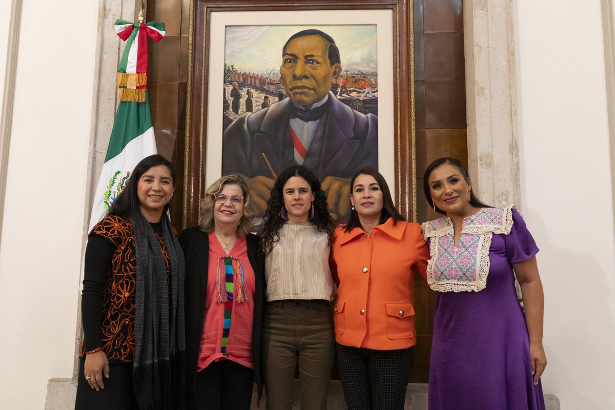 En el marco del #25N, hoy informamos sobre las acciones y los avances del <a href="/GobiernoMX/">Gobierno de México</a> para prevenir y erradicar la violencia contra niñas, jóvenes y mujeres en nuestro país. Aquí se los comparto👇🏼

1️⃣ Los feminicidios se han reducido en 35.6 por ciento.

2️⃣ De acuerdo con el