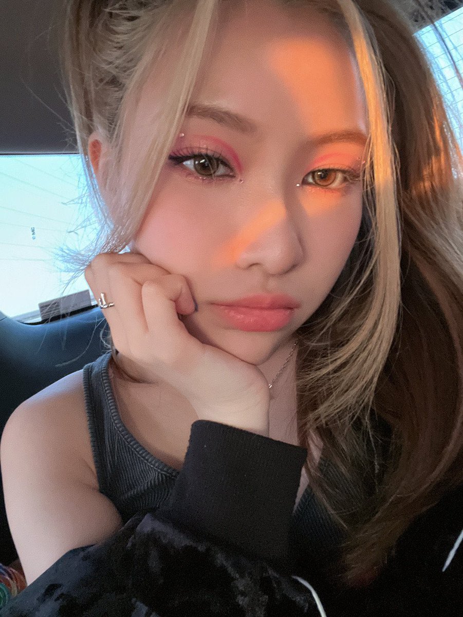 cupixvhs's tweet photo. tbh está de sobra decir que ser parte del #𝑑o𝑡𝑡ieꮺ1st签售会 es todo un honor y estoy agradecida por ello, así que preparé una sorpresa mucho mejor para ver a la doñita #𝒇airy·𝒌itty sonreír. no puedo hacer tanto spoiler, pero hay gritos. 🫡

𝔭ō𝚜t 𝚖or𝔱𝕖̈m! ݁. ಎ #akri https://t.co/AGbAr867lo