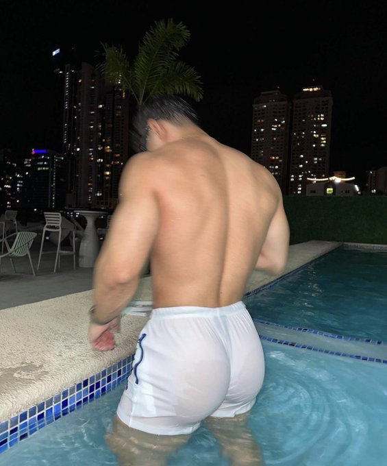 Do you like the pool at night? https://t.co/uiUqR0GpdC https://t.co/rFvWLBV3jD