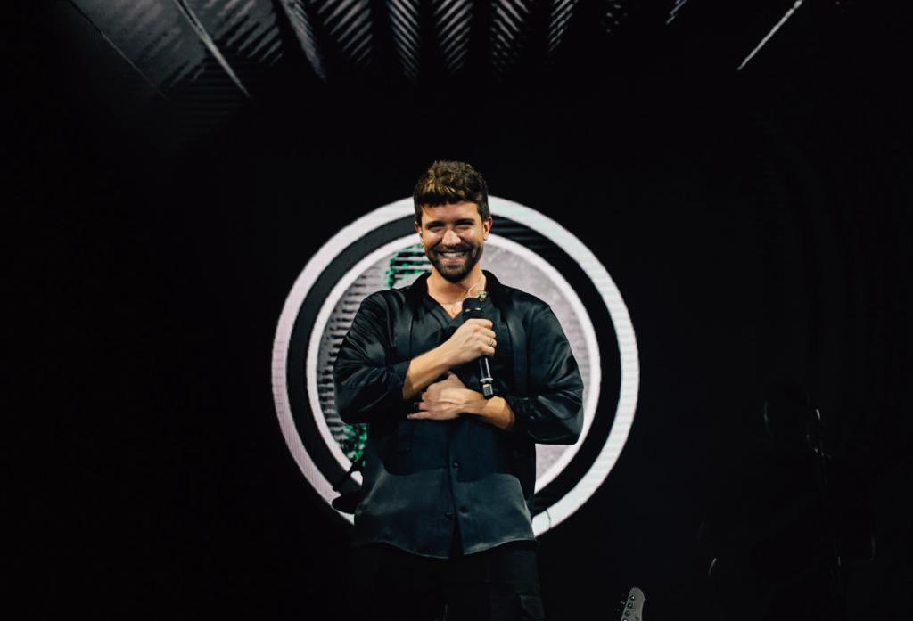 TOPSHOWSECUADOR's tweet photo. Sus letras, un abrazo para el alma. Grande @pabloalboran, gracias por esta noche única en #Guayaquil 💙

Mañana viernes en #Quito ¡contamos las horas! Te lo trae #TopShows 

�� @cristhian2900 https://t.co/8758ARvuHL