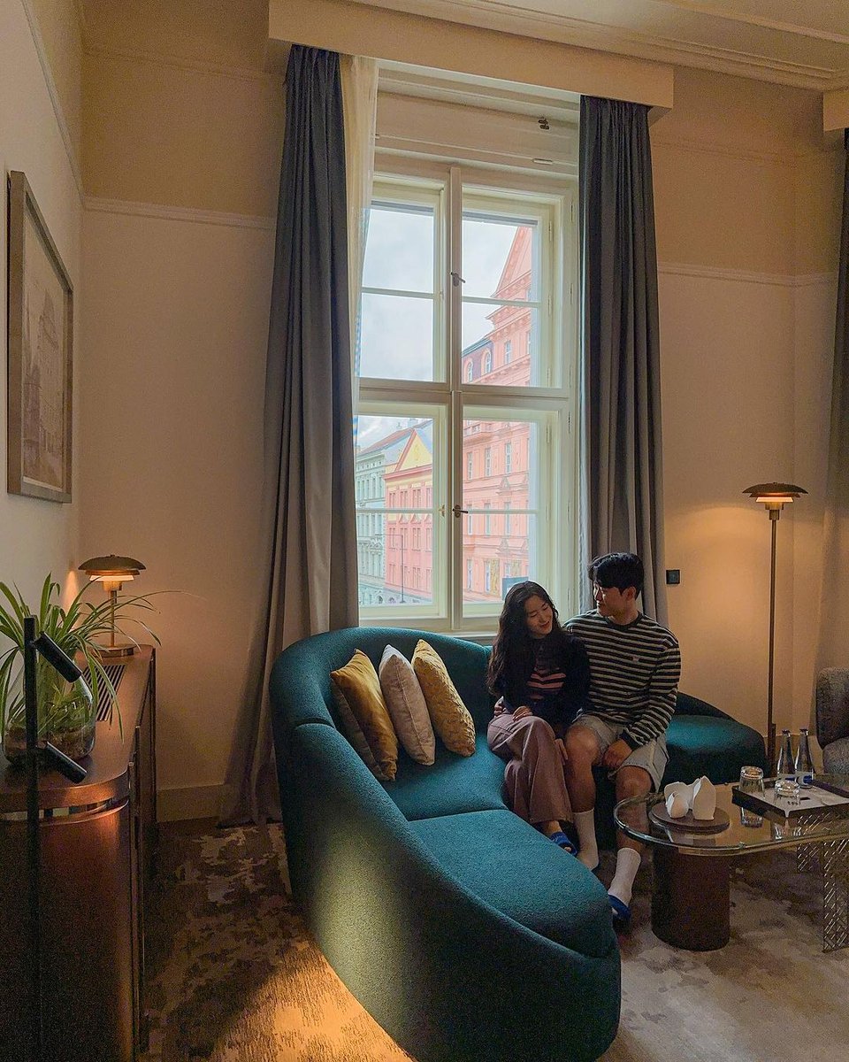 ideabox7's tweet image. 언젠가 프라하에 꼭 가자고 약속했었다. 준희와 낭만적인 도시 프라하에 오다니!🌃 온 지 5일차인데도 내가 이곳에 있는 게 아직 믿기지 않아..🤍✨ - ALLTHATTRAVEL - go.shr.lc/3R0usK2