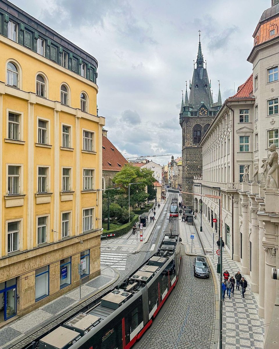 ideabox7's tweet image. 언젠가 프라하에 꼭 가자고 약속했었다. 준희와 낭만적인 도시 프라하에 오다니!🌃 온 지 5일차인데도 내가 이곳에 있는 게 아직 믿기지 않아..🤍✨ - ALLTHATTRAVEL - go.shr.lc/3R0usK2