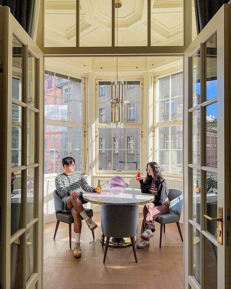 ideabox7's tweet image. 언젠가 프라하에 꼭 가자고 약속했었다. 준희와 낭만적인 도시 프라하에 오다니!🌃 온 지 5일차인데도 내가 이곳에 있는 게 아직 믿기지 않아..🤍✨ - ALLTHATTRAVEL - go.shr.lc/3R0usK2