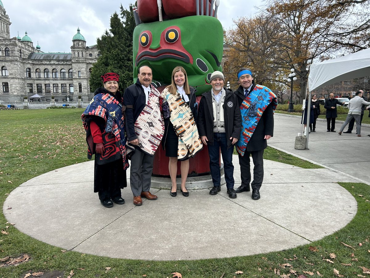 Today, with my friend Charlie George from @BCAAFC, Elders Mary Ann Thomas and Butch Dick, Hereditary Chief Edward Thomas, Chief Jerome Thomas, many others from the Songhees and Esquimalt First Nations, linguist Andrew Cienski, Ministers, MLAs from all parties, and @Dave_Eby, 1/2