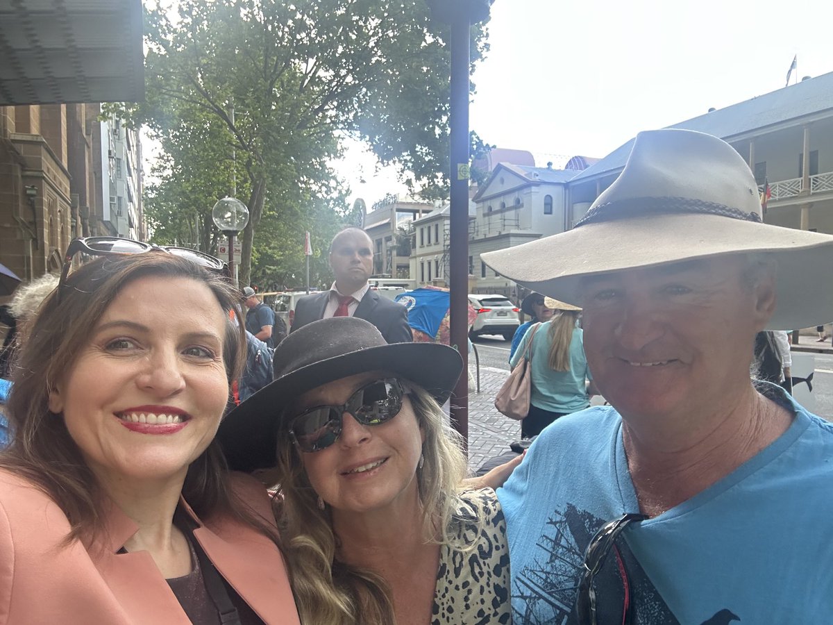 TaniaMihailukMP's tweet image. Great to be at the Reckless Renewables Rally outside NSW Parliament- lovely to meet so many terrific people !! #NetZeroFail #OneNation
