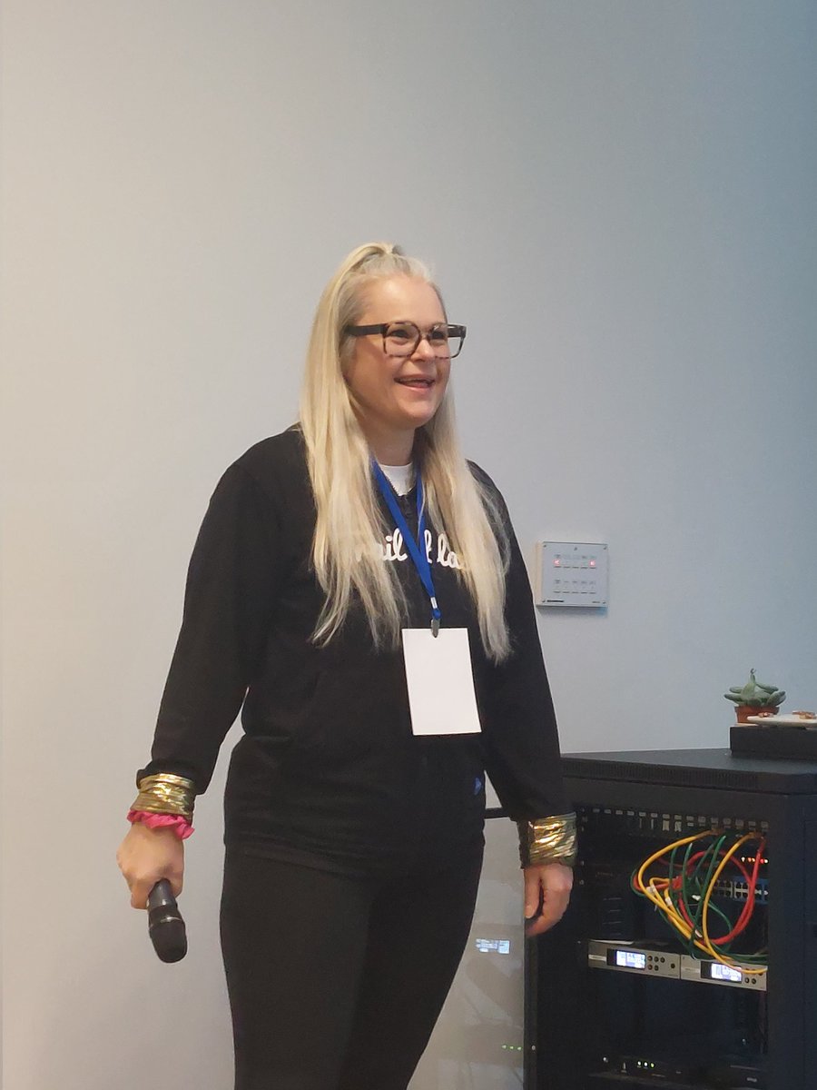 Getting hands-on architecting with these two lovely ladies <a href="/lissa__x/">melissa</a> @LilithVanBiesen 

#FTD23