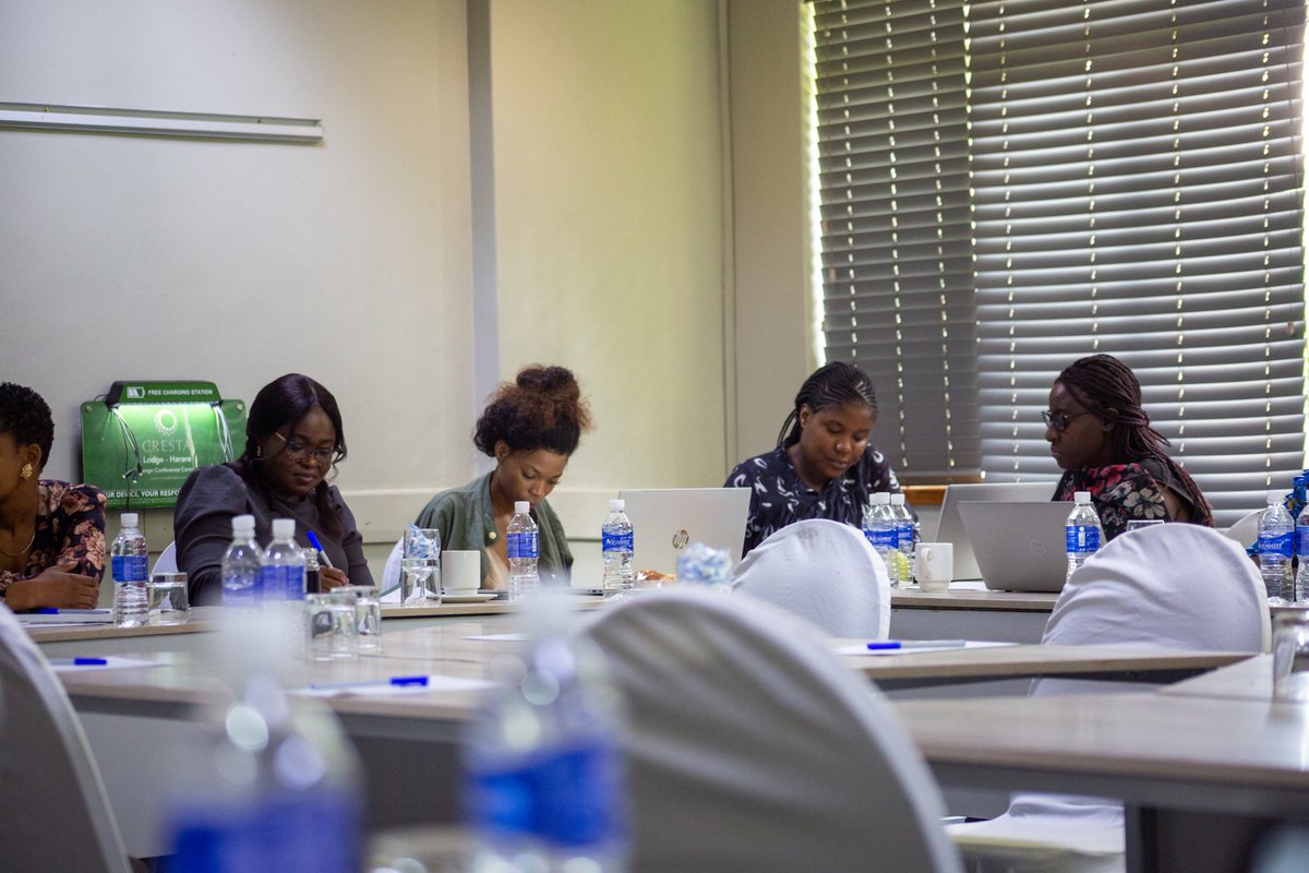 Our students at the AWACAN-ED School for Cancer Research have attended sessions on presenting, writing grants, health economics, qualitative research, and systematic reviews. #CancerResearch