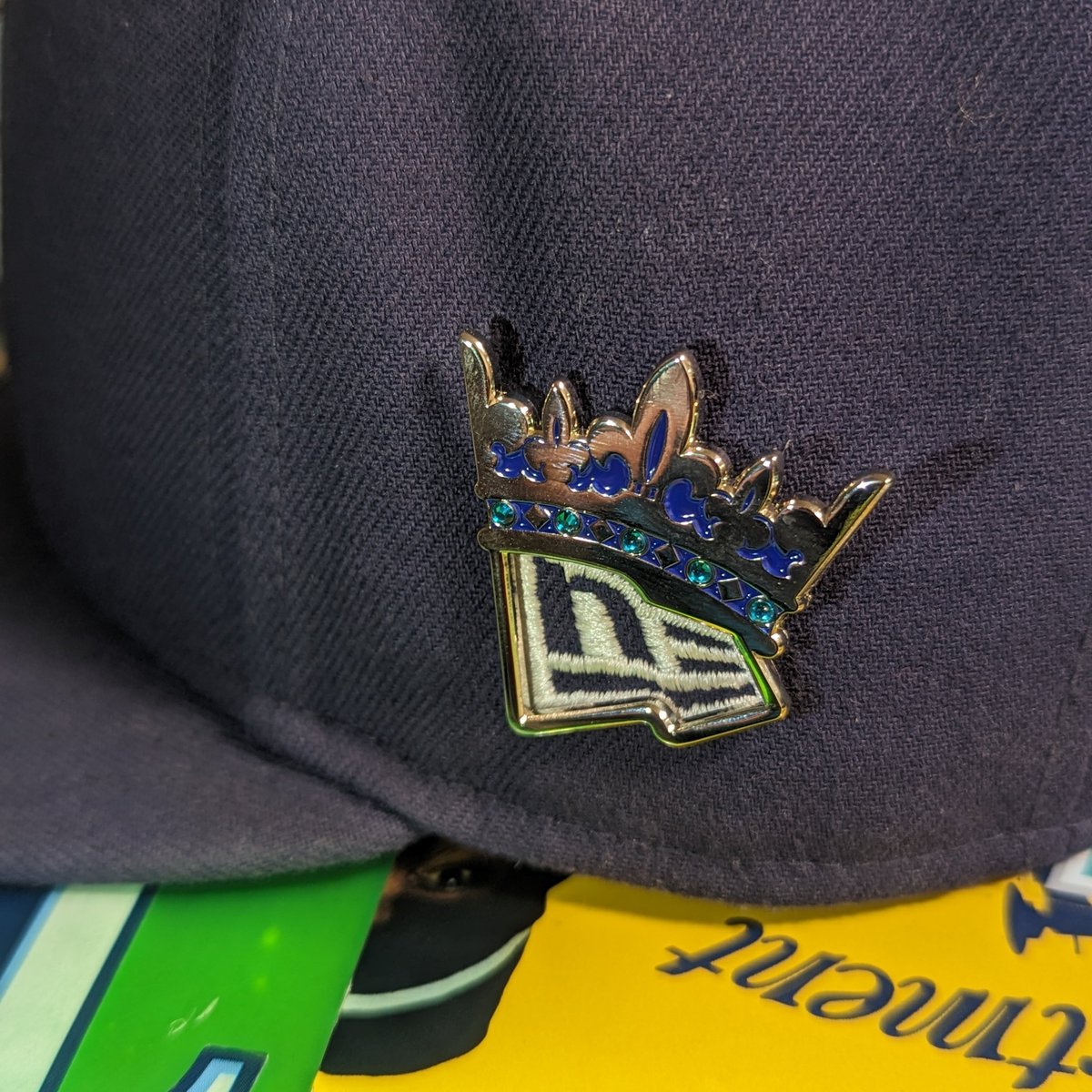 travel_akikazoo's tweet image. 完成しました🧢想像を超えてブリンブリンになってしまいましたが…

NEWERA 59FIFTY Tampabay Rays
swarovski customize
Newera Flag logo Pins

#沼ERA部
#NUMaera
#Pindejos
#カスタムNEWERA
#ニューエラ　
#59FIFTY
#Swarovski
#クリスマス
#ブラックダイアモンド
#Pins
#スワロフスキー