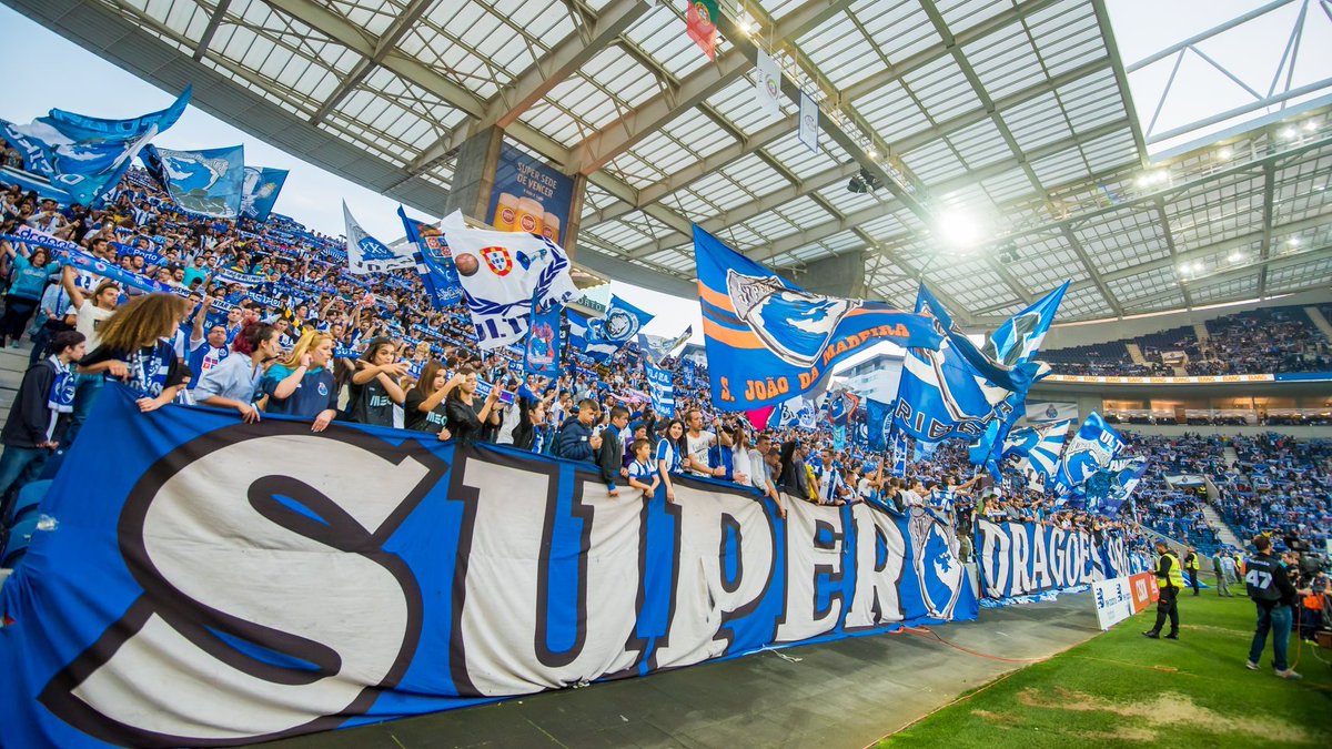 Parabéns, Super Dragões 🐉 37 anos a cantar pelo nosso FC Porto 💙 

#FCPorto