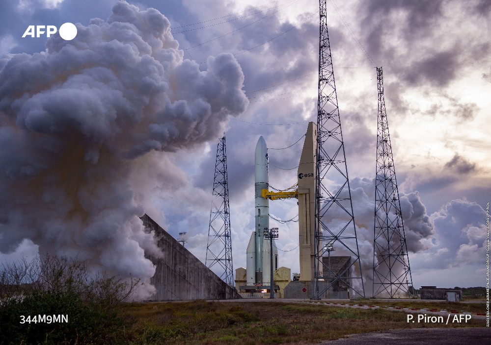 afpfr's tweet photo. 🚀Le lancement inaugural de la fusée européenne Ariane 6 est prévu entre le 15 juin et 31 juillet 2024, a annoncé l'Agence spatiale européenne #AFP https://t.co/5fQMGaZdQK