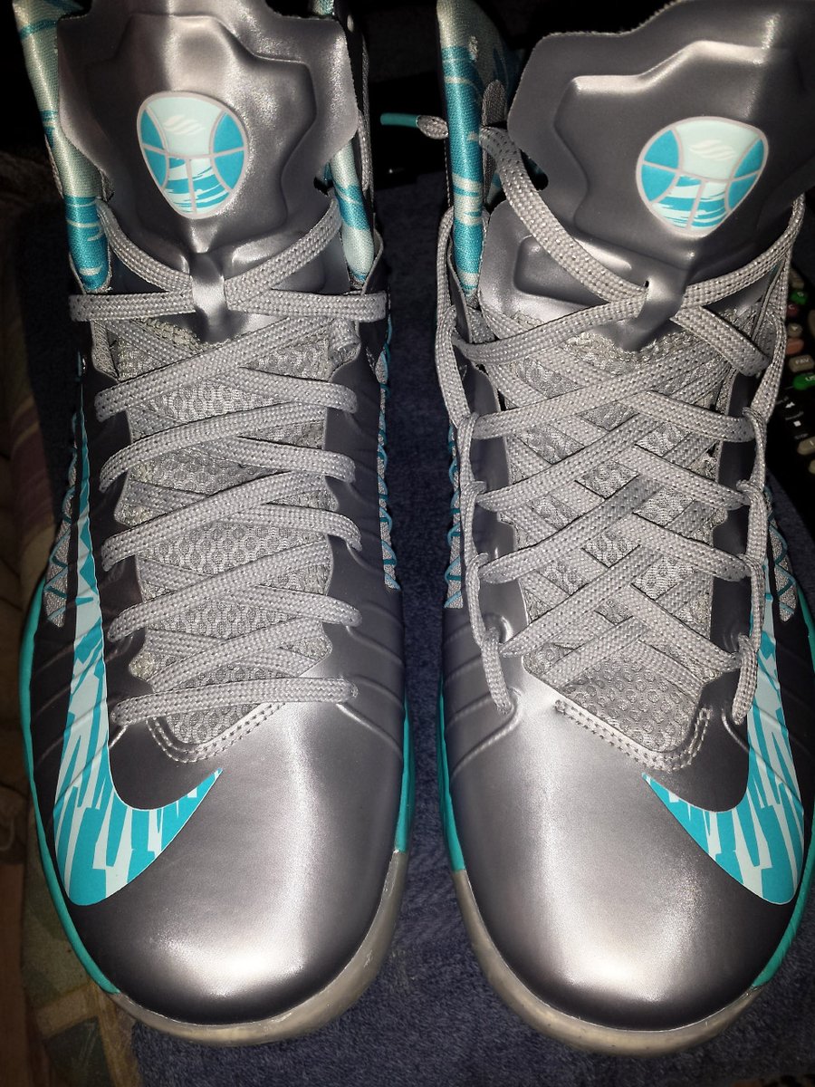 profshoelace's tweet photo. Today's shoe lacing photo was contributed by Matt G. in Jul-2013. Grey, cyan & white Nike Hyperdunks laced with grey “Criss Cross Lacing” + “Spider Web Lacing”.
#photooftheday #grey #cyan #white #nike #hyperdunk #crisscrosslacing #crisscross #spiderweblacing #spiderweb https://t.co/moxV59iw1d