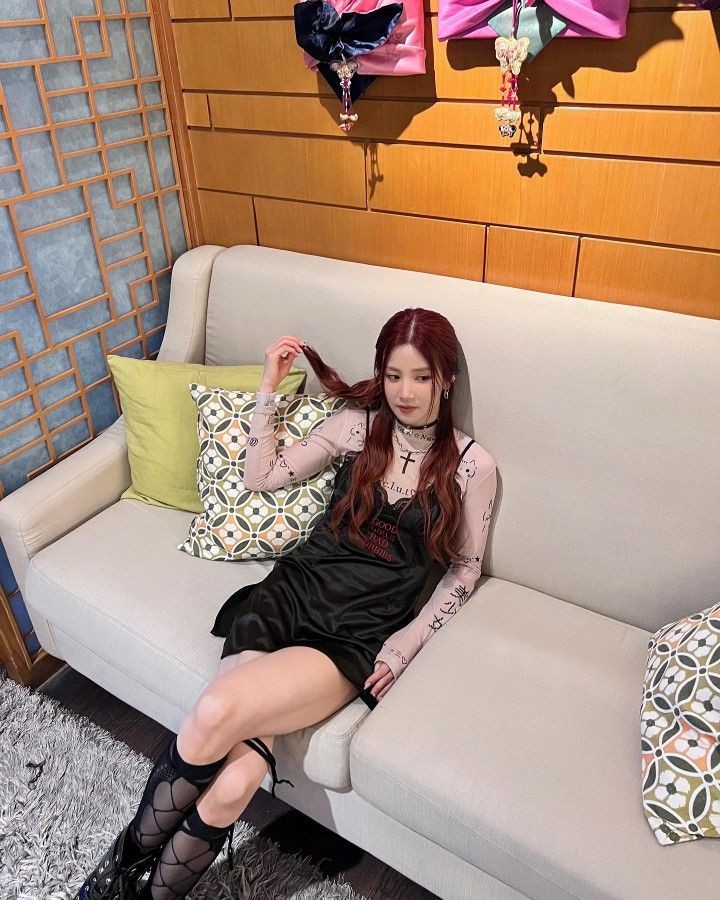 _zuxri's tweet photo. Felt cute in black. It's been awhile~ https://t.co/GyBxnixxPb