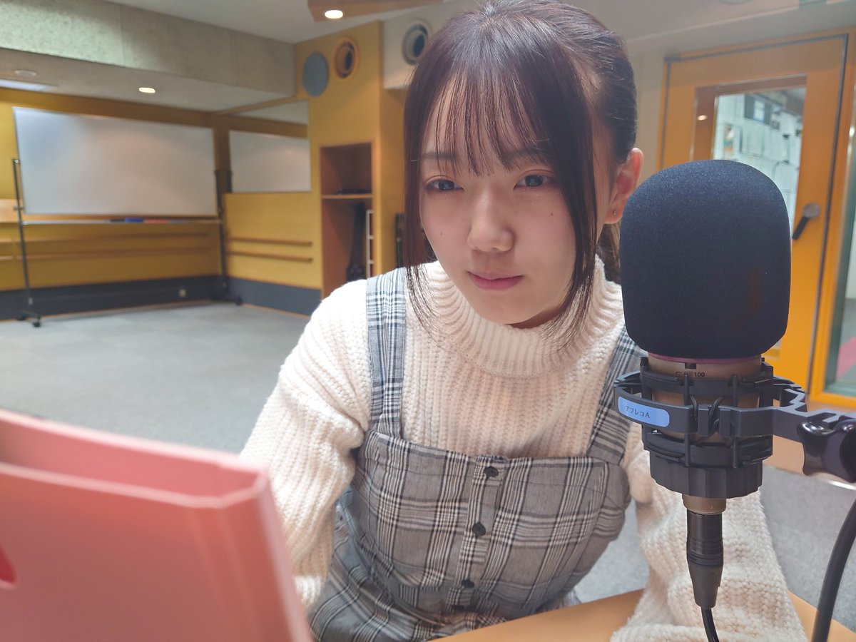 NVAvoice_actor's tweet photo. 本日は、某案件のナレーションにチャレンジする為、審査用のボイスサンプルを収録しました〜🎙

緊張感漂う中、全力を尽くし、終了後はみんなヘトヘト〜！

頑張りました〜✨👏

さぁ、どんな結果が待っているのか！
今から楽しみです🎵 https://t.co/JD1BjfVs8I