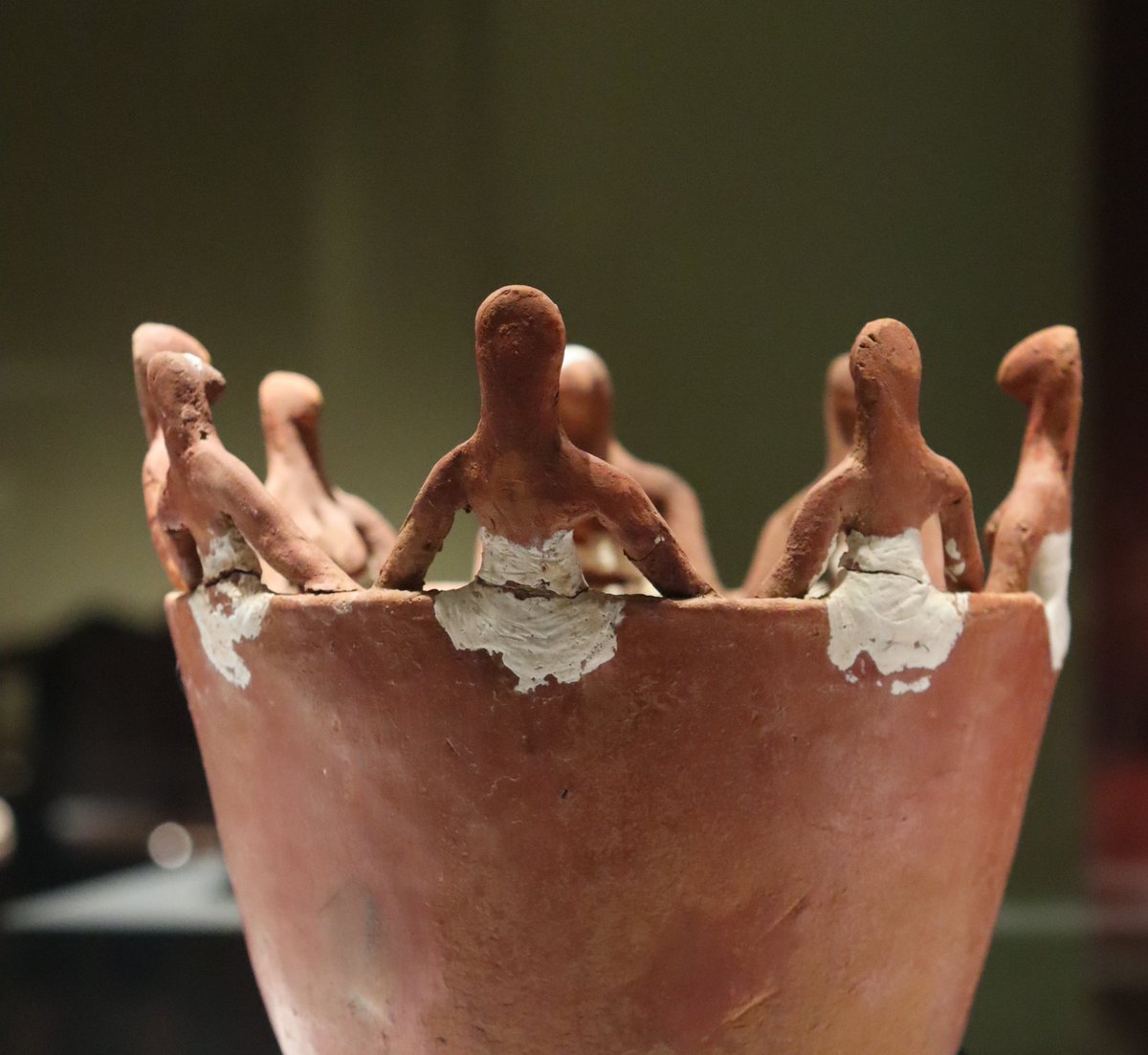 Valent1boyer's tweet photo. 🤩 Predynastic vessel with "dancing" women, Cairo, @EgyptianMuseumC

#egypt #egyptianmuseum #predynastic https://t.co/FKO1cAjLx9