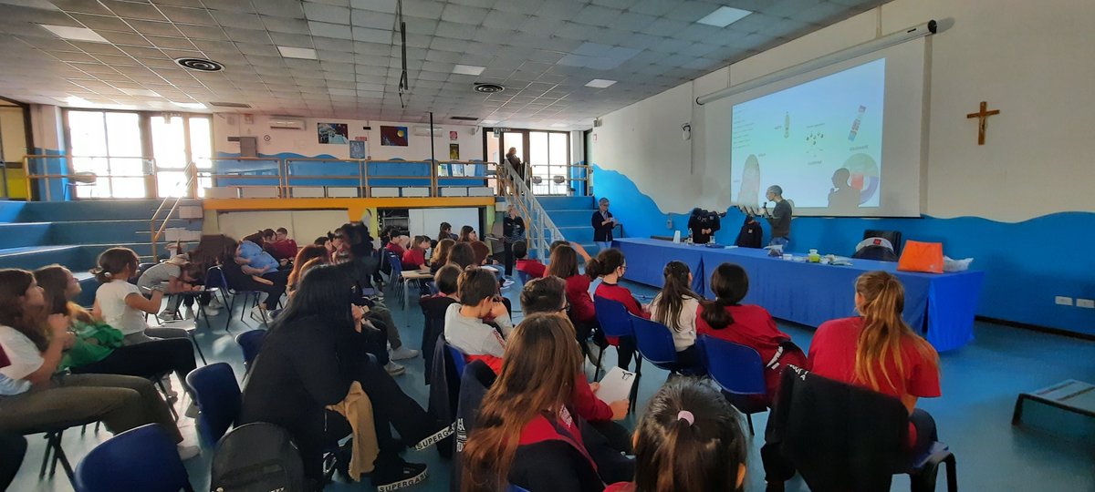 CnrIpcb's tweet photo. 📢Il 24 ed il 28 nov, presso l’I.C. Pizzigoni Carducci CT, si sono svolti due incontri sul tema “#Packaging sostenibile”. Attività di divulgazione progettata e realizzata da #IPCB CT del CNR,  nell’ambito della Settimana Europea per la Riduzione dei Rifiuti, #SERR 2023. https://t.co/I3LraXgPmm